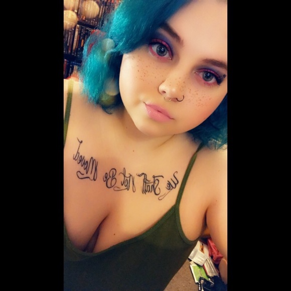 Meet your Posher! - Picture 4 of 4